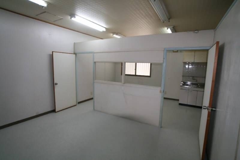 Sky High 1R Apartment for Rent in Naha City, Okinawa - Thumbnail 3