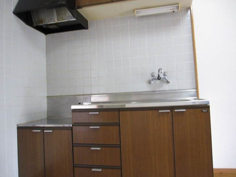 3DK Apartment for Rent in Ginowan, Okinawa - Thumbnail 2