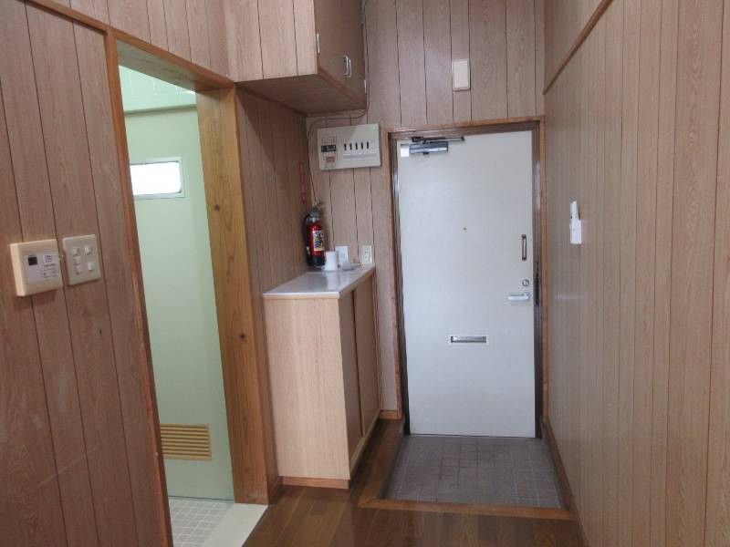 3DK Apartment for Rent in Ginowan, Okinawa - 49.6 sqm - Thumbnail 3