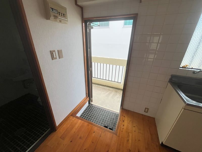 Maison Iso Second 2DK Rental Apartment in Urasoe, Okinawa - Thumbnail 3