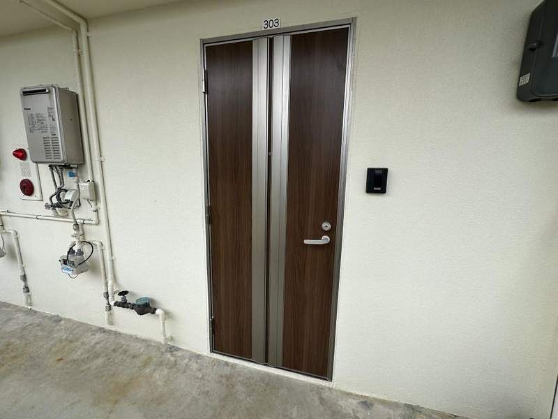 1DK Apartment for Rent in Okinawa City's Teruya District - Thumbnail 2