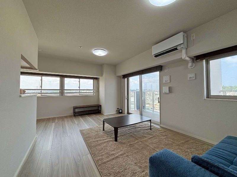 Premist Onoyama Park 1LDK Apartment with Sea View in Naha - Thumbnail 3