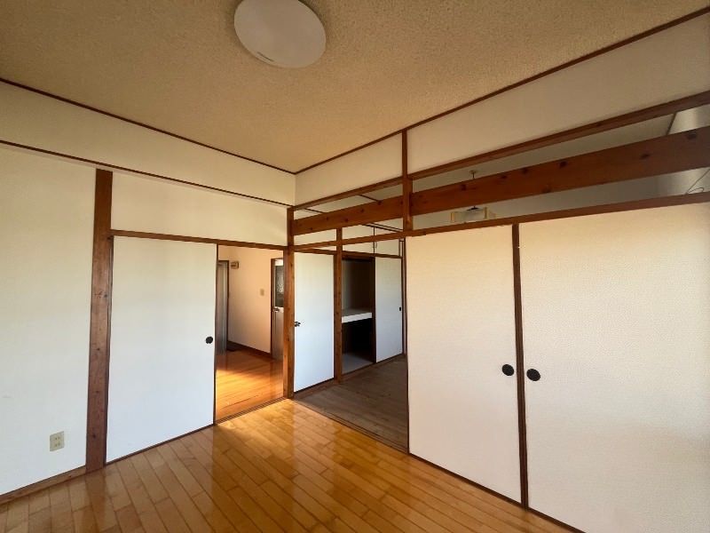 2DK Apartment with 2 Free Parking in Nishihara, Okinawa - Thumbnail 3