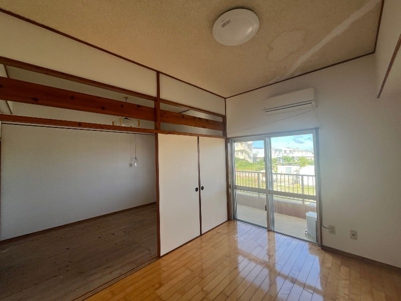 2DK Apartment with 2 Free Parking in Nishihara, Okinawa - Thumbnail 4