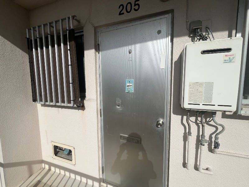 2DK Apartment with 2 Free Parking in Nishihara, Okinawa - Thumbnail 2