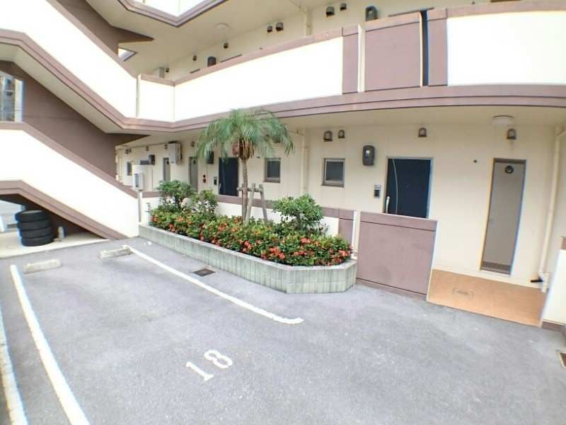 Modern 2DK Apartment for Rent in Awase, Okinawa City - Thumbnail 2