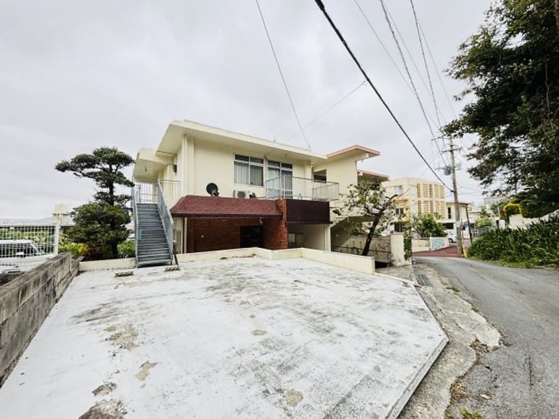 Pet-Friendly 1LDK House for Rent in Naha, Okinawa with 2 Parking - Image 1