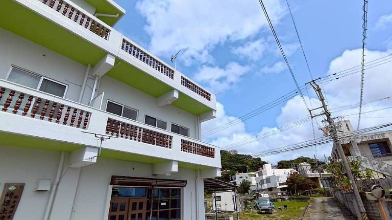Renovated 2LDK Apartment in Chatan, Okinawa with Parking - Thumbnail 2