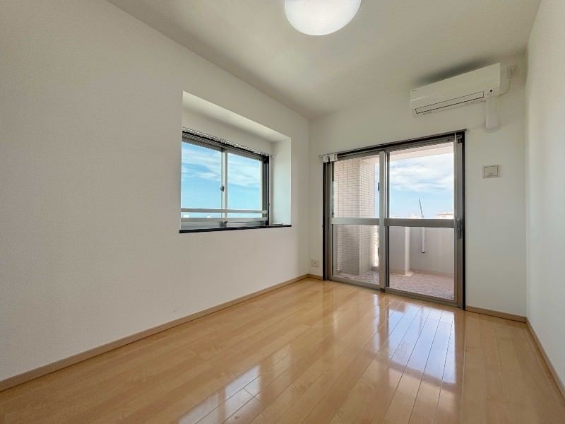 3LDK Corner Apartment with Ocean Views in Naha Shintoshin - Thumbnail 4