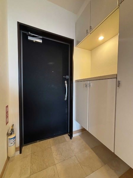 3LDK Corner Apartment with Ocean Views in Naha Shintoshin - Thumbnail 2