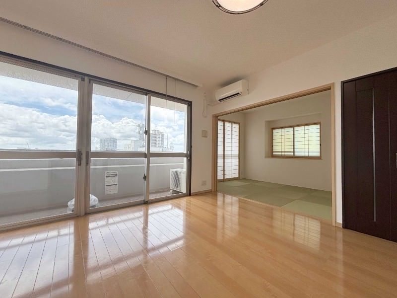 3LDK Corner Apartment with Ocean Views in Naha Shintoshin - Thumbnail 3