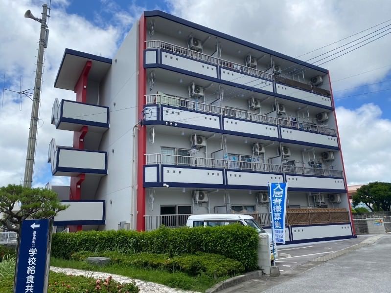 Modern 1DK Apartment for Rent in Kadena, Okinawa - 2024 Build - Thumbnail 3
