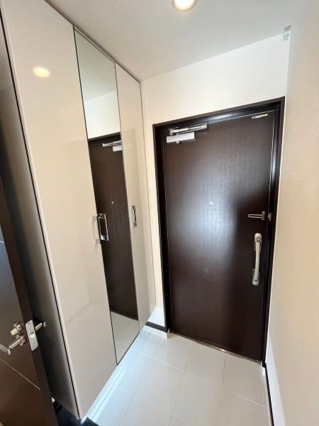 2LDK Pet-Friendly Apartment for Sale in Okinawa City - Thumbnail 3