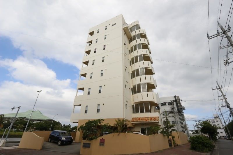 Spacious 3LDK Rental Apartment in Ginowan, Okinawa with Panoramic Views - Thumbnail 2