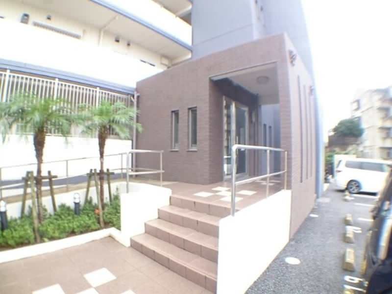2LDK Apartment for Rent in Ginowan City, Okinawa - Court d'Or Palace - Thumbnail 2