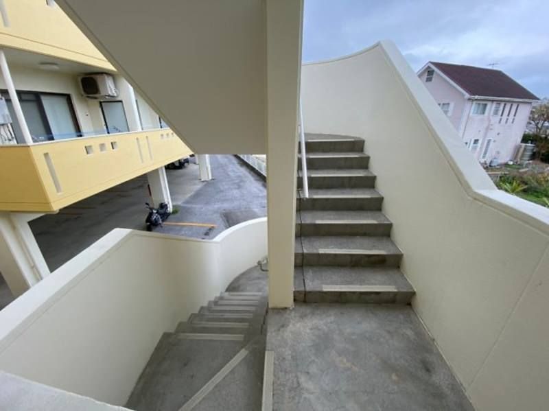 1R Apartment for Rent in Madanbashi, Tomigusuku, Okinawa - Thumbnail 2