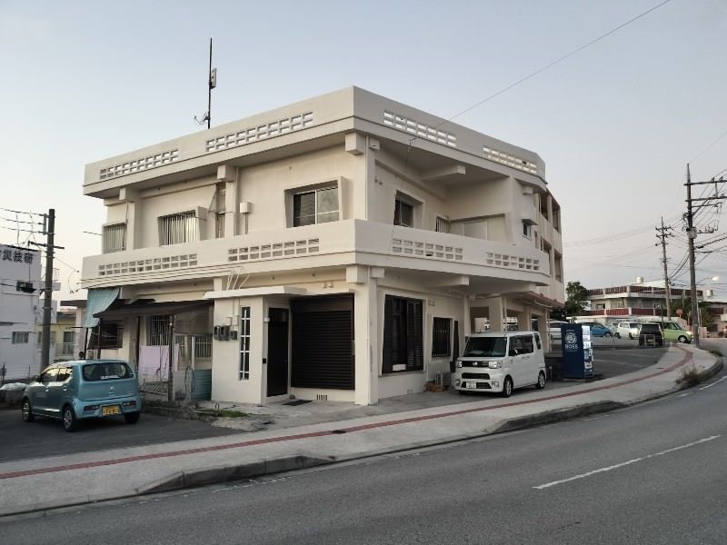 2DK Apartment for Rent in Okinawa City, Separate Bath & Toilet - Thumbnail 2