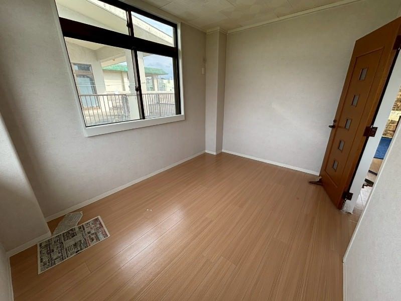 Pet-Friendly 2LDK Apartment for Rent in Ezu, Uruma City - Thumbnail 4