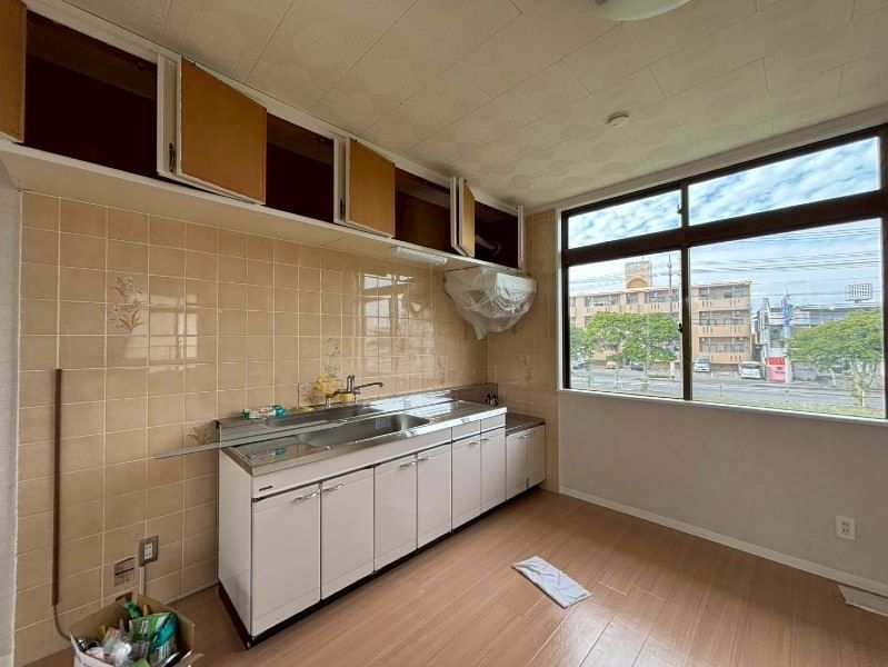Pet-Friendly 2LDK Apartment for Rent in Ezu, Uruma City - Thumbnail 3