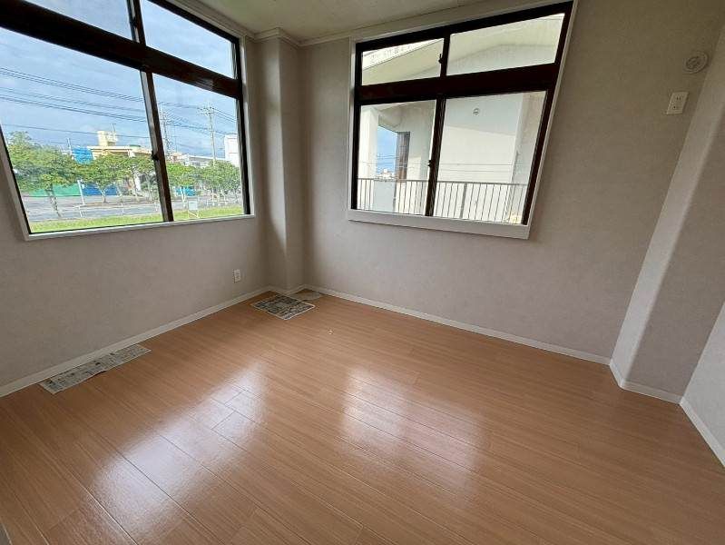 Pet-Friendly 2LDK Apartment for Rent in Ezu, Uruma City - Thumbnail 2
