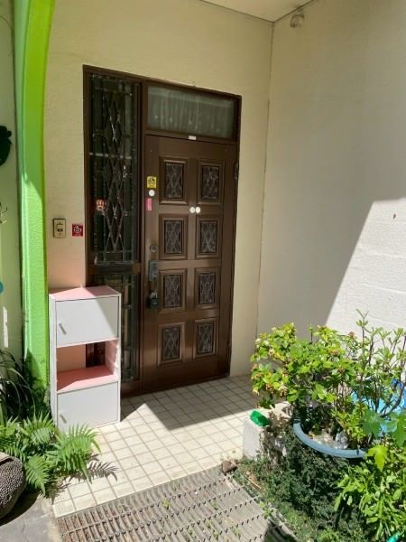 Refurbished 6LDK House with Rooftop Workspace in Okinawa City - Thumbnail 3