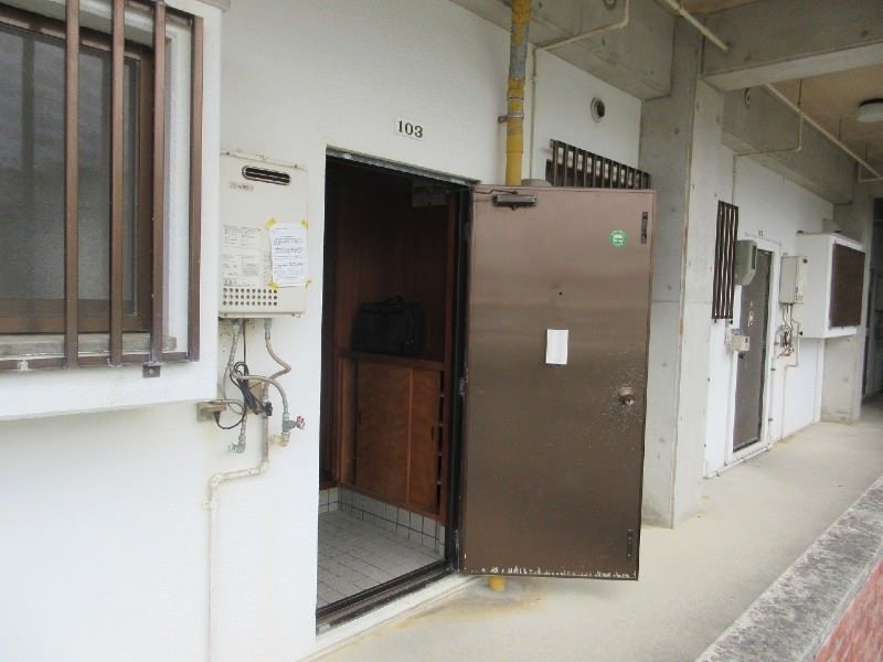 Co-op Asato 2DK Rental Apartment in Uruma, Okinawa - Thumbnail 3