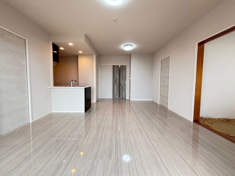4LDK Tower Apartment for Rent in Itoman City, Okinawa - Thumbnail 3