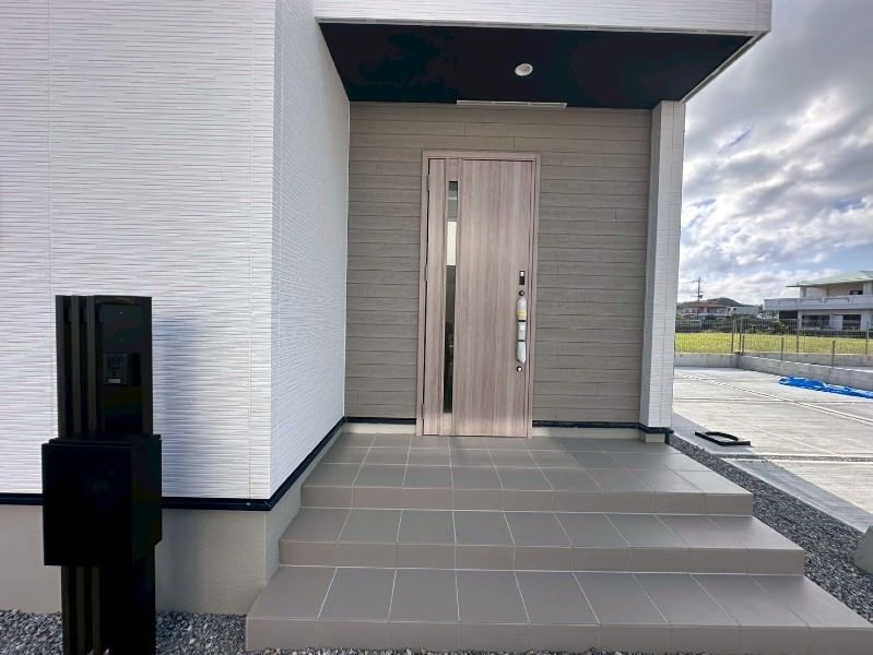 New 4LDK House with Walk-in Closets in Uruma, Okinawa - Thumbnail 2