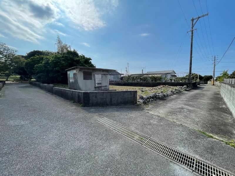 Land for Sale in Kiyan, Itoman, Okinawa - 275 sqm Flat Corner Plot - Thumbnail 2