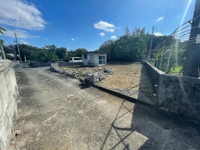 Land for Sale in Kiyan, Itoman, Okinawa - 275 sqm Flat Corner Plot - Thumbnail 4