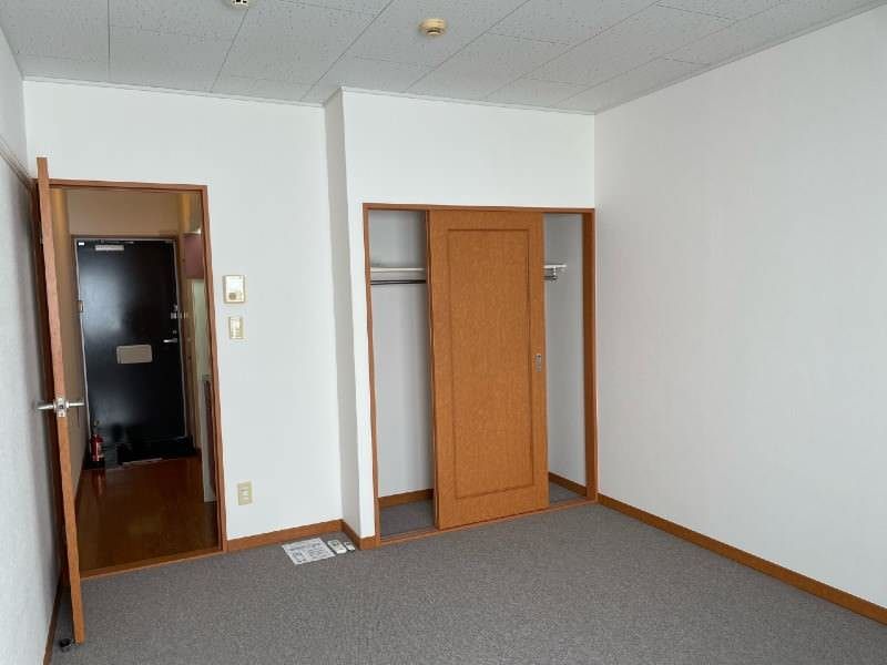 1K Apartment for Rent in Yaese Town, Okinawa - 55,000 Yen - Thumbnail 3