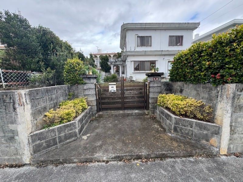 6LDK RC Family Home with Large Garden in Nakagusuku Village, Okinawa - Thumbnail 3