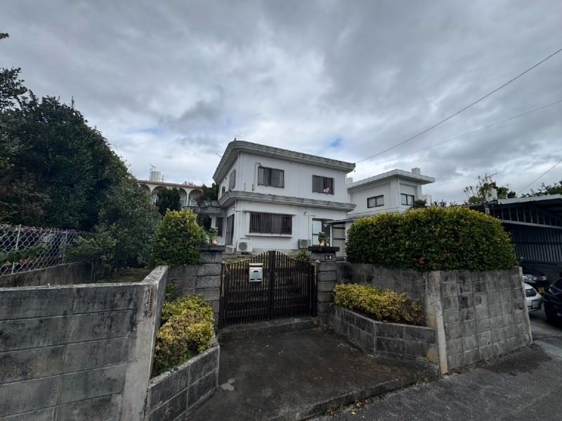 6LDK RC Family Home with Large Garden in Nakagusuku Village, Okinawa - Thumbnail 2