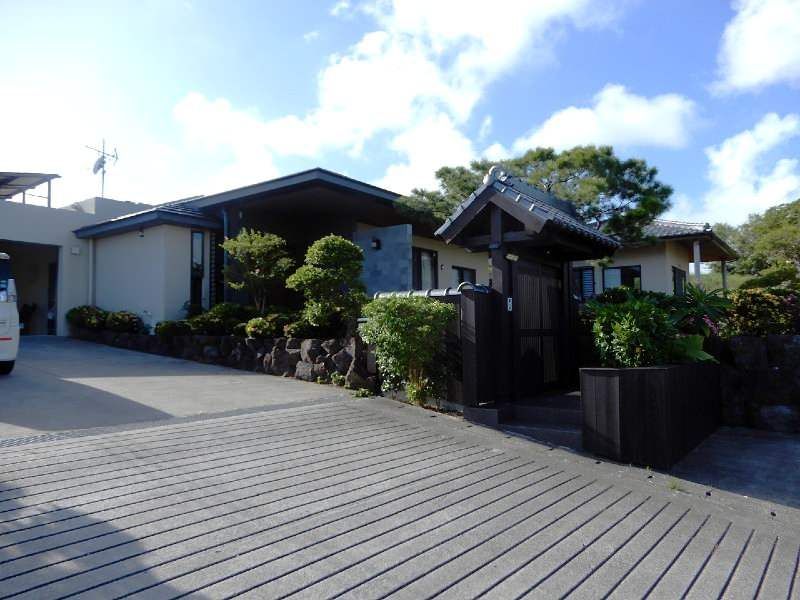Modern 3LDK House with Japanese Garden in Yaese, Okinawa - Thumbnail 2