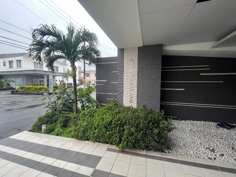2LDK High-Floor Condo in Okinawa City with Auto-Lock & Parking - Thumbnail 2