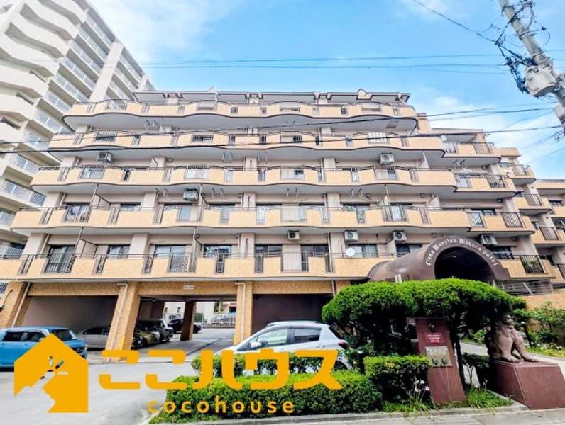 4LDK Apartment in Naha, Okinawa with Roof Balcony - Thumbnail 2