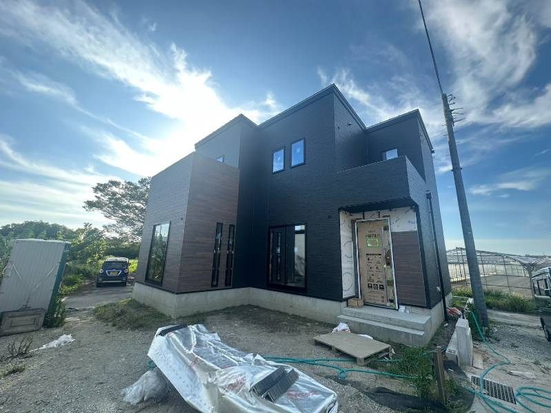 New 4LDK House for Sale in Tomigusuku, Okinawa - Thumbnail 3