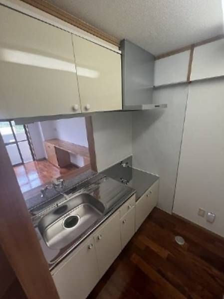 1K Apartment for Rent in Naha Matsuo, Okinawa - 50,000 Yen - Thumbnail 3
