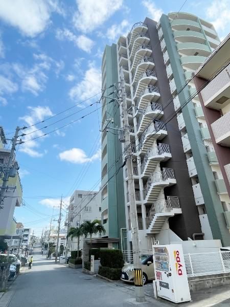 3LDK Apartment for Sale near Omoromachi Station, Naha - Thumbnail 2