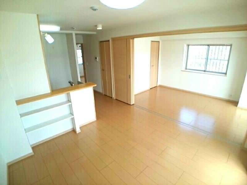 Modern 2LDK Apartment for Rent in Yaese Town, Okinawa - Thumbnail 2