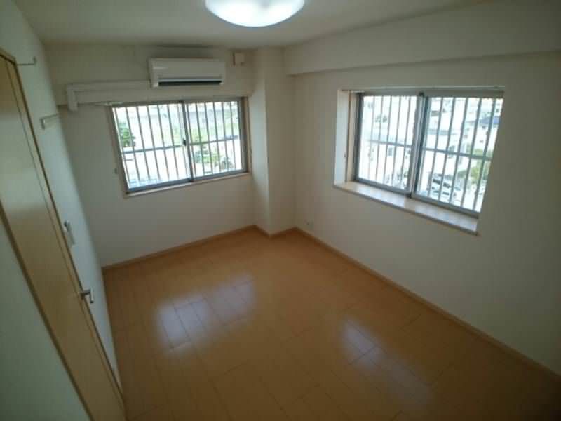 Modern 2LDK Apartment for Rent in Yaese Town, Okinawa - Thumbnail 3