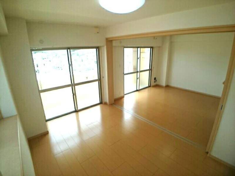 Modern 2LDK Apartment for Rent in Yaese Town, Okinawa - Thumbnail 4