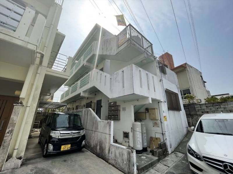 Co-op Ginowan Pet-Friendly 1R Apartment for Rent in Okinawa - Thumbnail 2