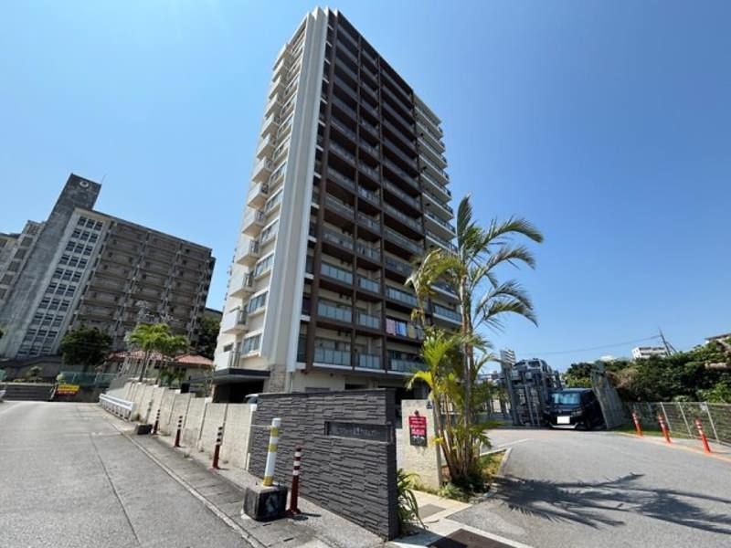 2LDK Apartment for Sale in Okinawa City, Okinawa - Thumbnail 3
