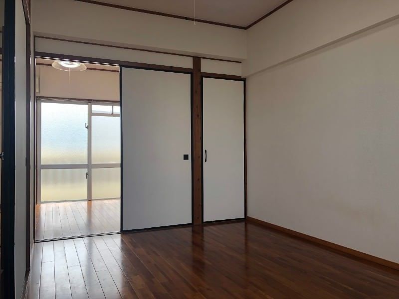 2DK Apartment for Rent in Urasoe, Okinawa with Free High-Speed Internet - Thumbnail 3