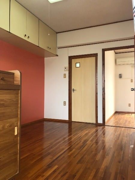 2DK Apartment for Rent in Urasoe, Okinawa with Free High-Speed Internet - Thumbnail 2
