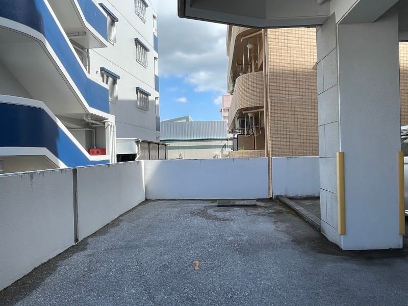 1K Apartment for Rent in Tomigusuku, Okinawa - 30.96 sqm - Thumbnail 3
