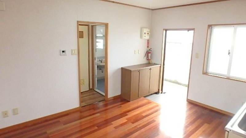Izumi Mansion 2DK Apartment for Rent in Tomigusuku, Okinawa - Thumbnail 4