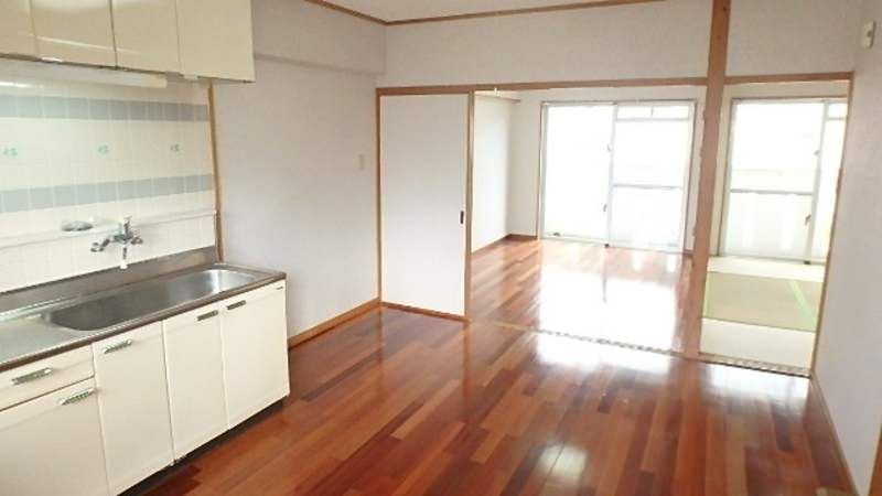 Izumi Mansion 2DK Apartment for Rent in Tomigusuku, Okinawa - Thumbnail 3