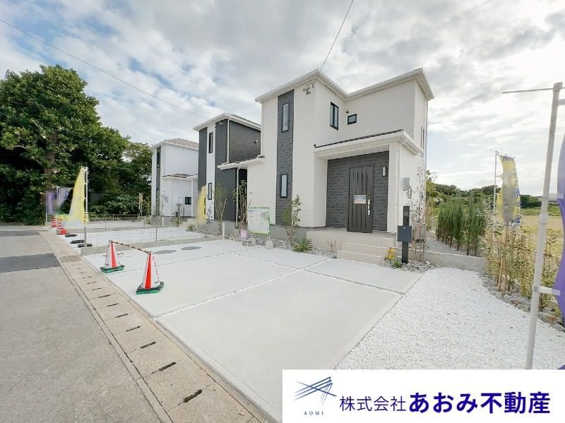 New 4LDK House with 3 Car Parks in Uruma City, Okinawa - Thumbnail 4
